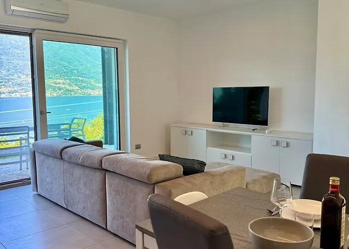 Bluelow Lakeview House شقة