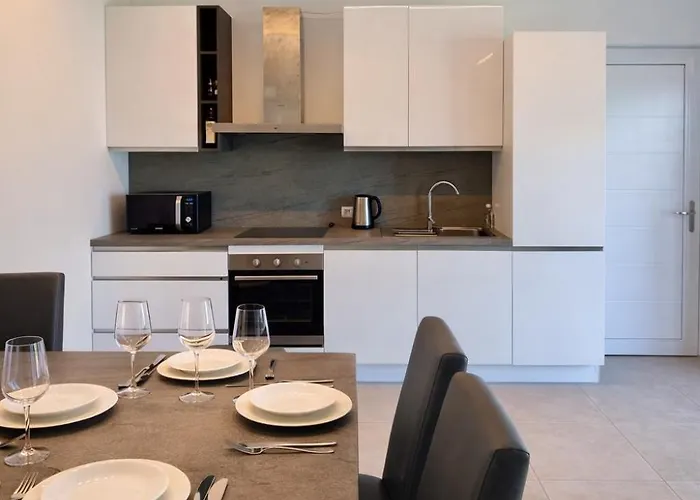 Bluelow Lakeview House ديرفيو