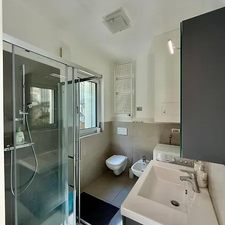 Bluelow Lakeview House