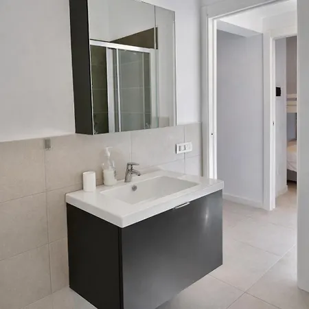 דירה Bluelow Lakeview House *