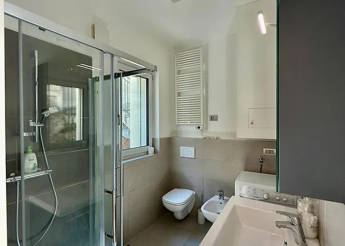 Bluelow Lakeview House